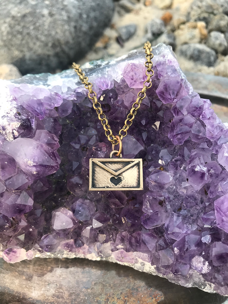 Sendvelope Necklace